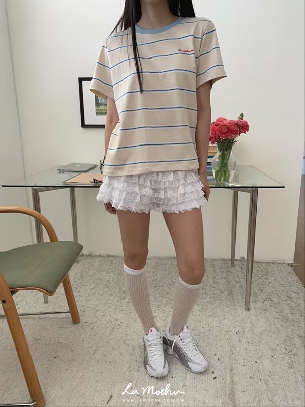 收腰蕾絲蛋糕短褲